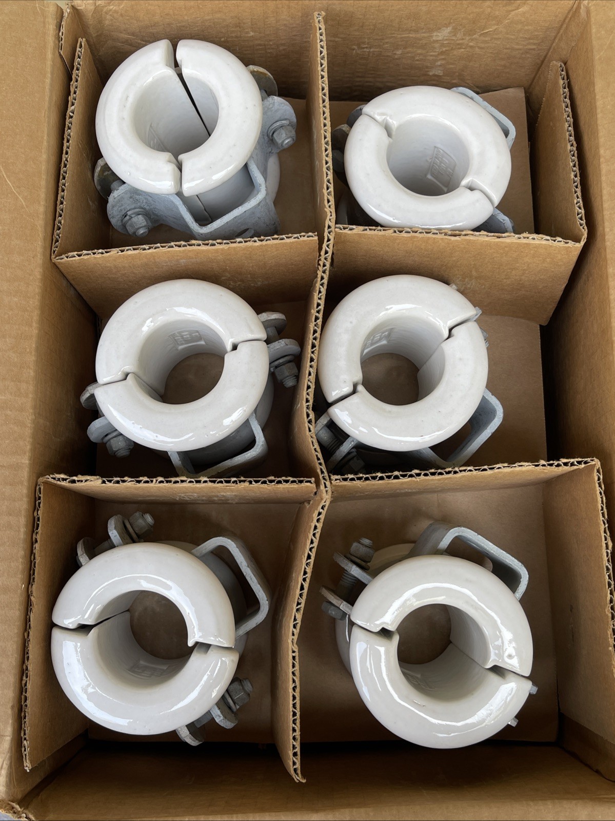 Box of 12 Hubbell Chance DU27M3 Insulated 2in Cable Supports Split Porcelain