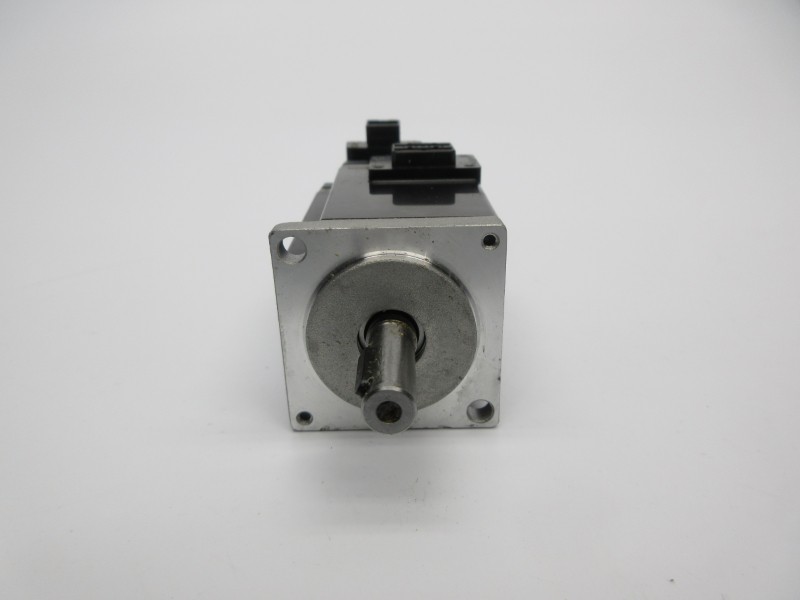 OMRON R88M-1M10030T-S2 200VAC 0.84A NSNP