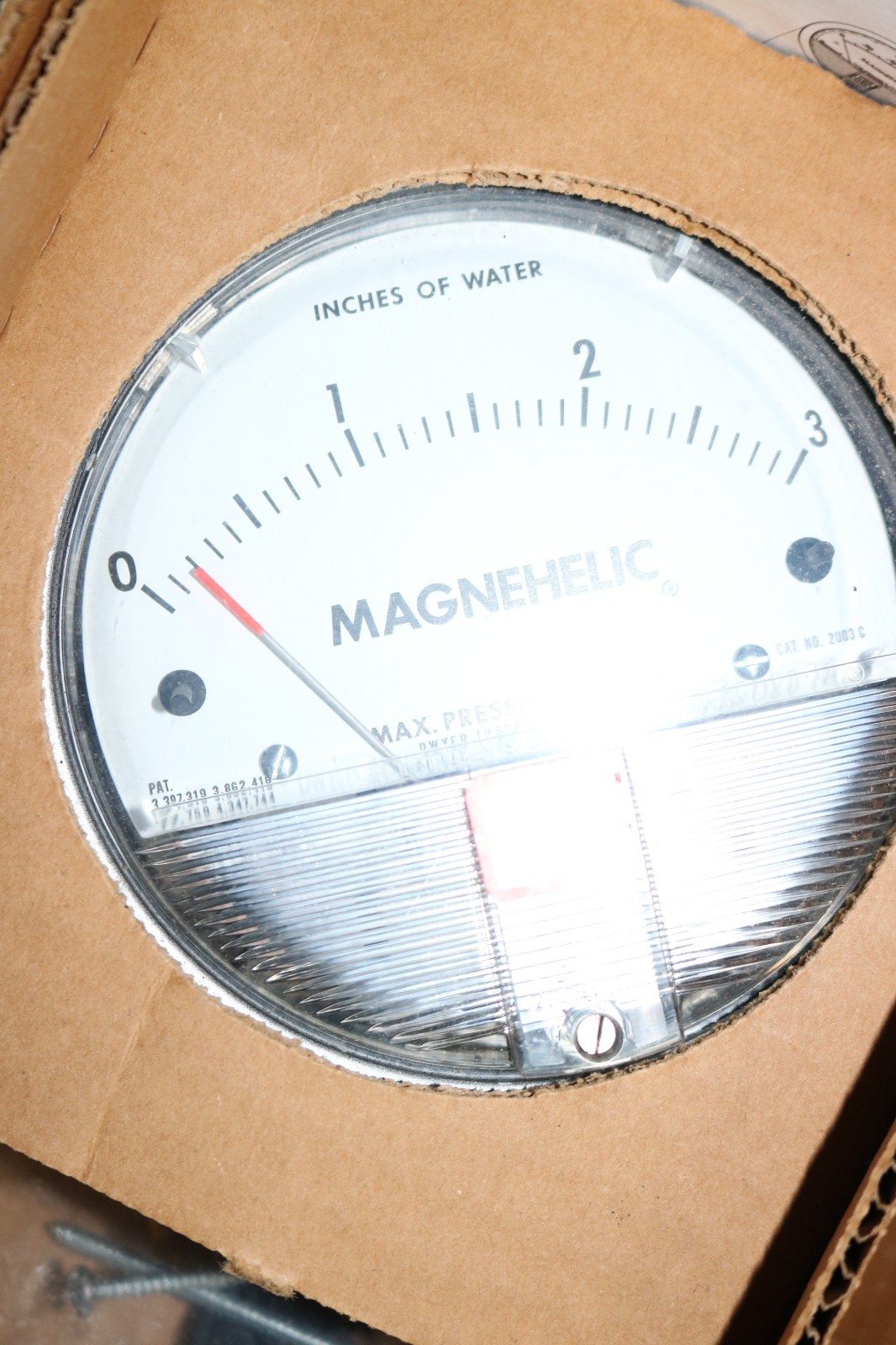 Dwyer Magnehelic Pressure Gauge Model 2003 with Accessory Package NOS