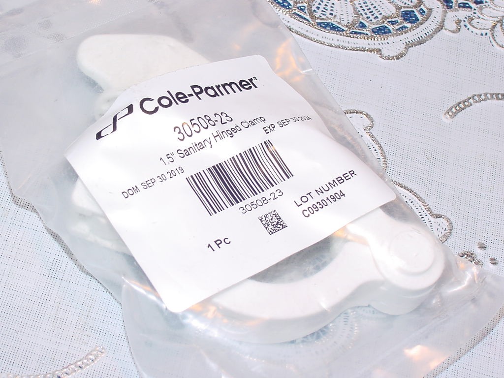 Cole-Parmer 30508-23, 1.5-inch Non-Metallic Sanitary Hinged Clamp, Nylon, NEW