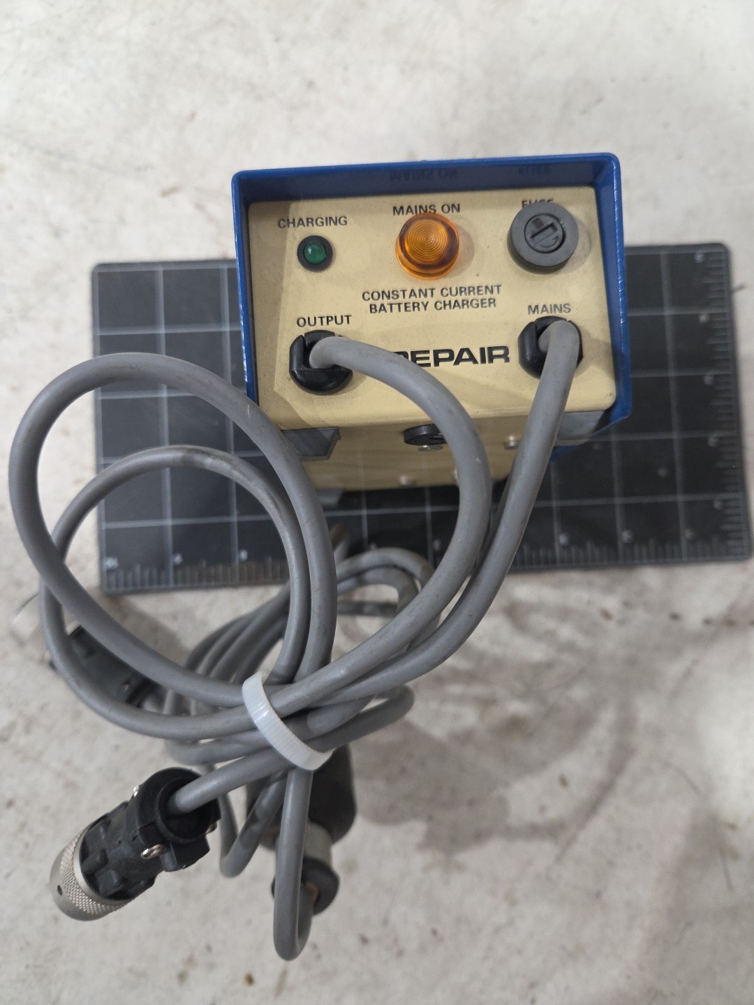Prepair Oxford 2631 Battery Charger Input: 110V 240V Output 24V 200mA