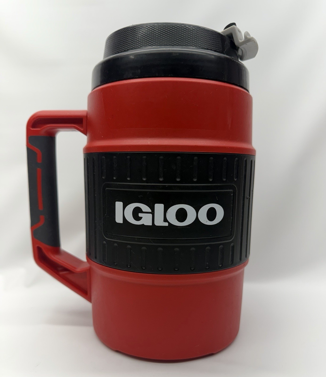 IGLOO Commercial Insulated Mug 1/2 gallon Red and Black Hot Cold. OS-IM532A-4