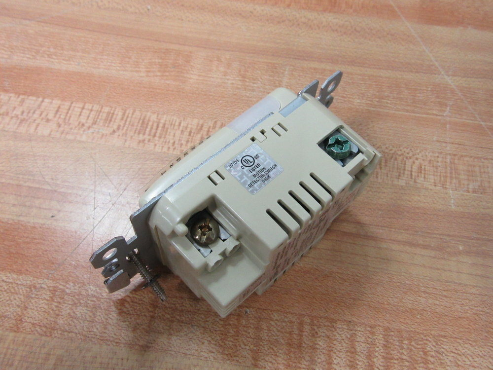 Pass & Seymour CWP100-I TradeMaster Vacancy Sensor CWP100I w/Wallplate