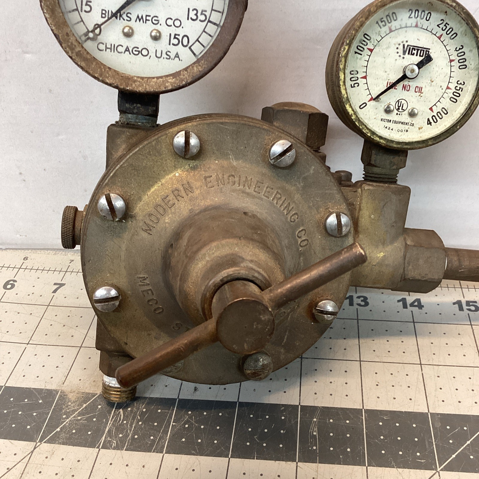 Modern Engineering Company Type OR Dubbl-Stage Regulator Acetylene Gauge