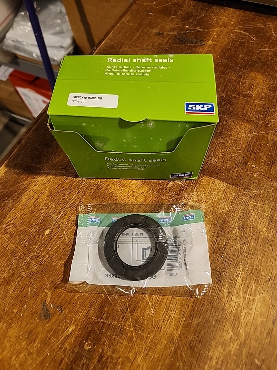 SKF Radial Shaft Seal 38x60x10 HMS5 RG lot of 10