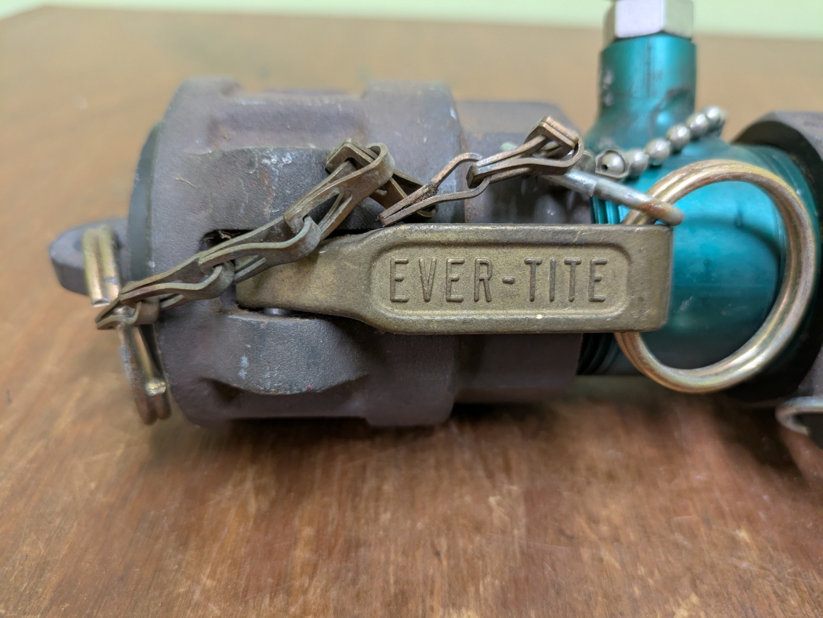 Ever-Tite 1 1/2″ Cam Groove Coupler With Snap Tite Relief Valve Unit