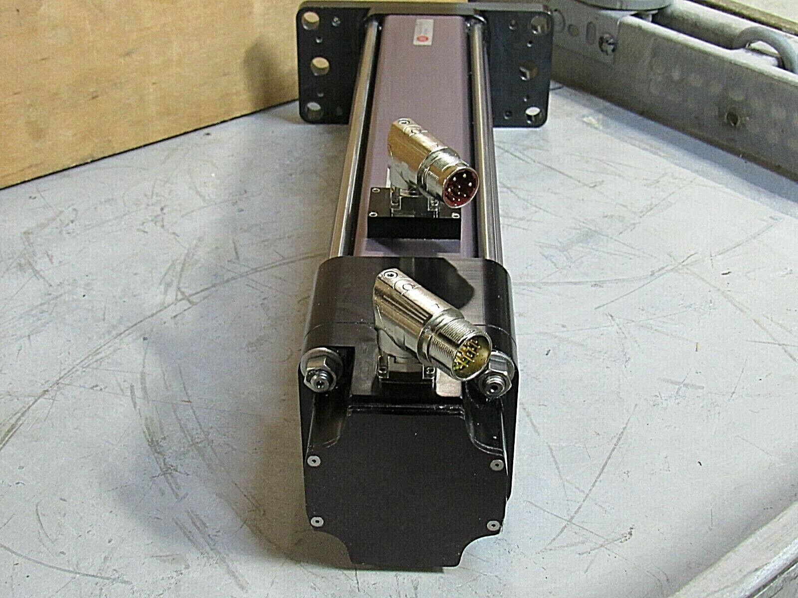 EXLAR LINEAR ACTUATOR GSX40-1002-MFA-RA2-268-RB 74965 460V 3000RPM REV A – USED