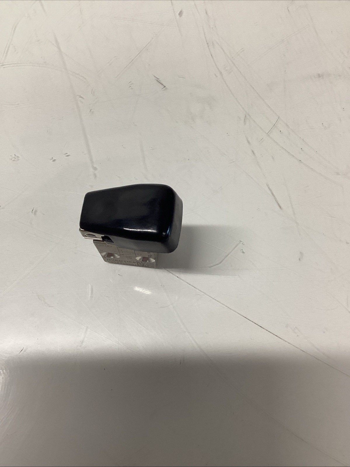 Aventics 0820408004 Manual Air Control Valve, Button, Aluminum O-753