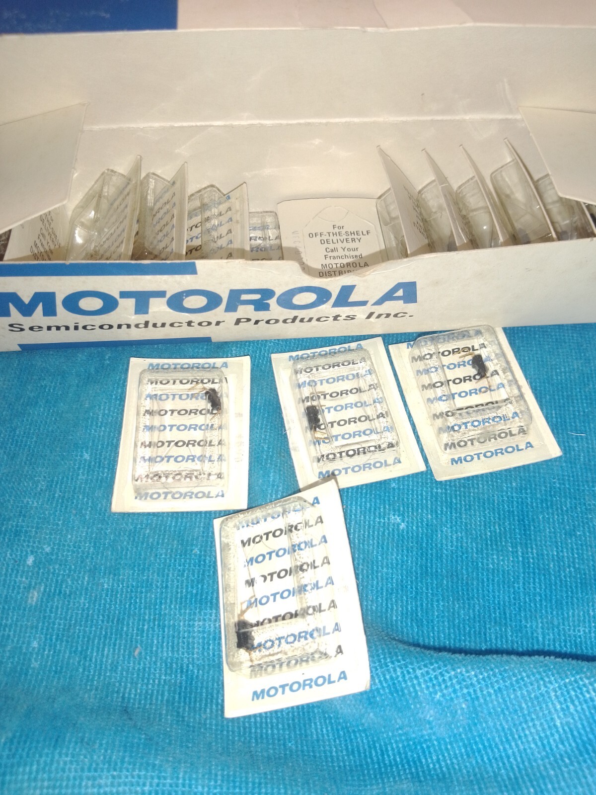 (4) NEW MOTOROLA MFC4000B IC, SINGLE-CHANNEL AUDIO POWER/OUTPUT AMPLIFIER