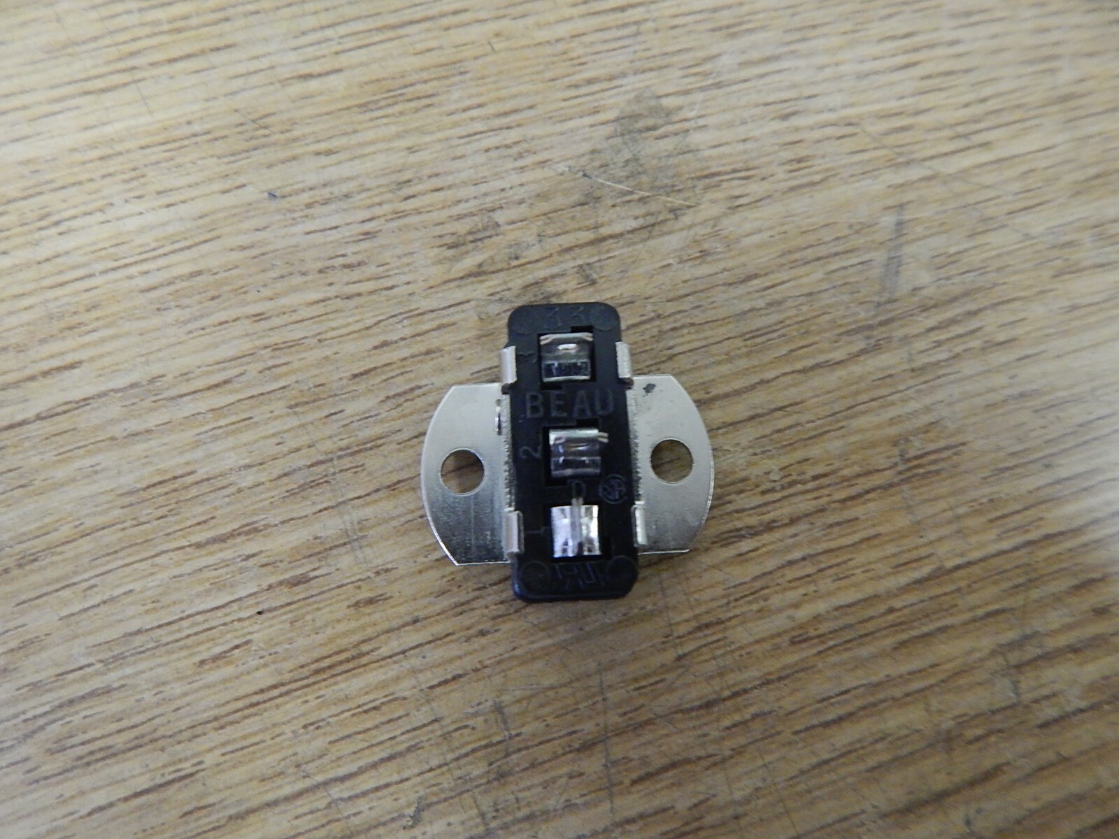 Beau Cinch Jones Bean Molex P-3303-AB 3-Pin Socket Connector 0103