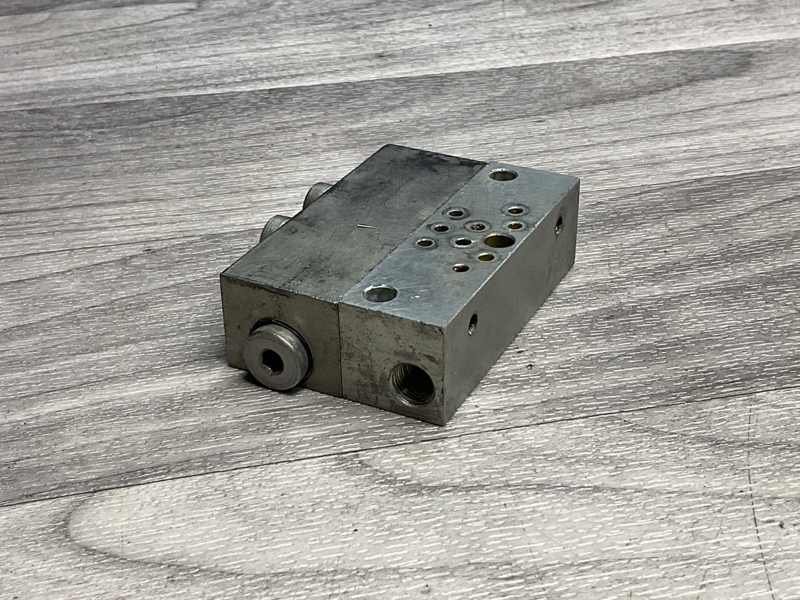 LUBRIQUIP Modular Divider Valve Block A93 MSP-5S #316A146PR2KT