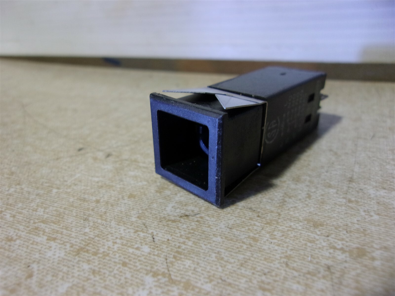 NEW DIALIGHT 554-2231-311 and 111 Push Button Panel Switch