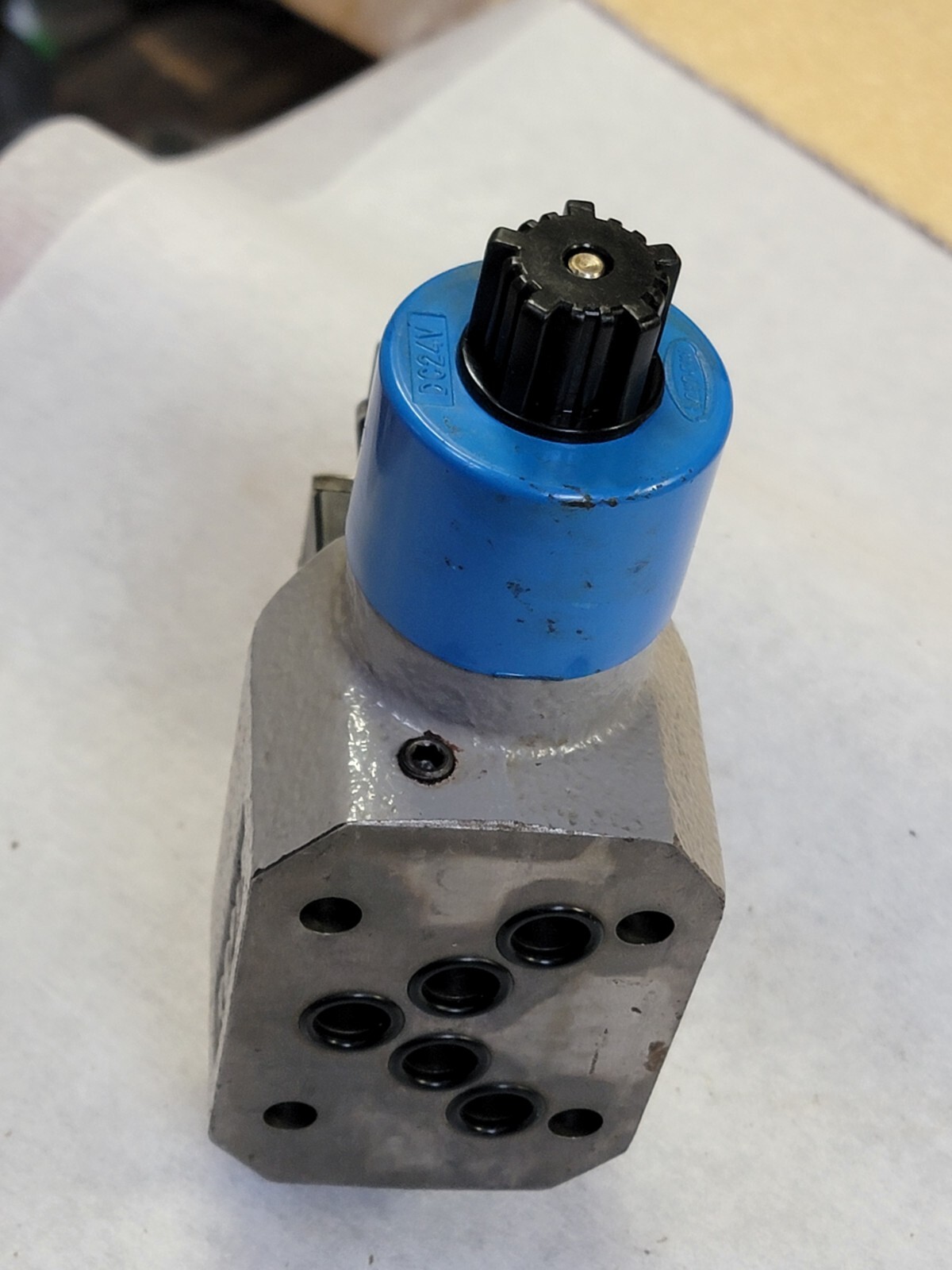 Toyo-oki Kogyo HD3-2S-KcP-03A-LYD 2 Hydraulic Valve NOS FREE SHIP LOC SHF J