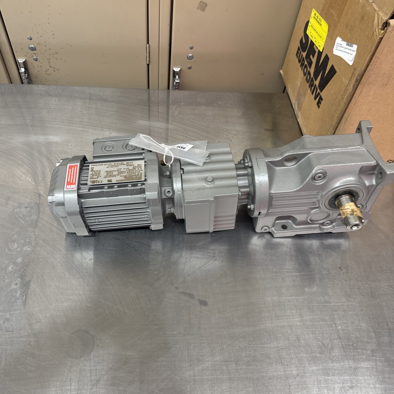 SEW EURODRIVE K37 R17 DRN63M4 MOTOR DRIVE GEARBOX