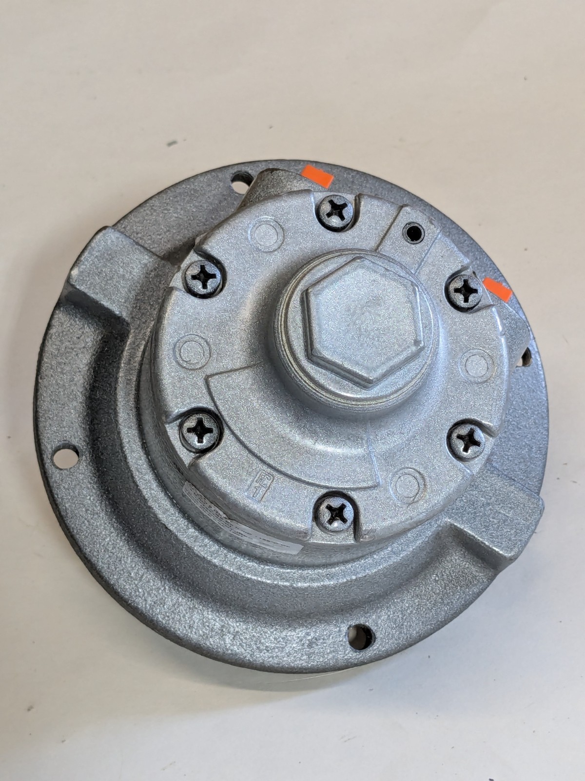 Gast Flanged Air Motor w/ Muffler 1.5 HP 5/8″ Reversible Shaft 3000 RPM Max