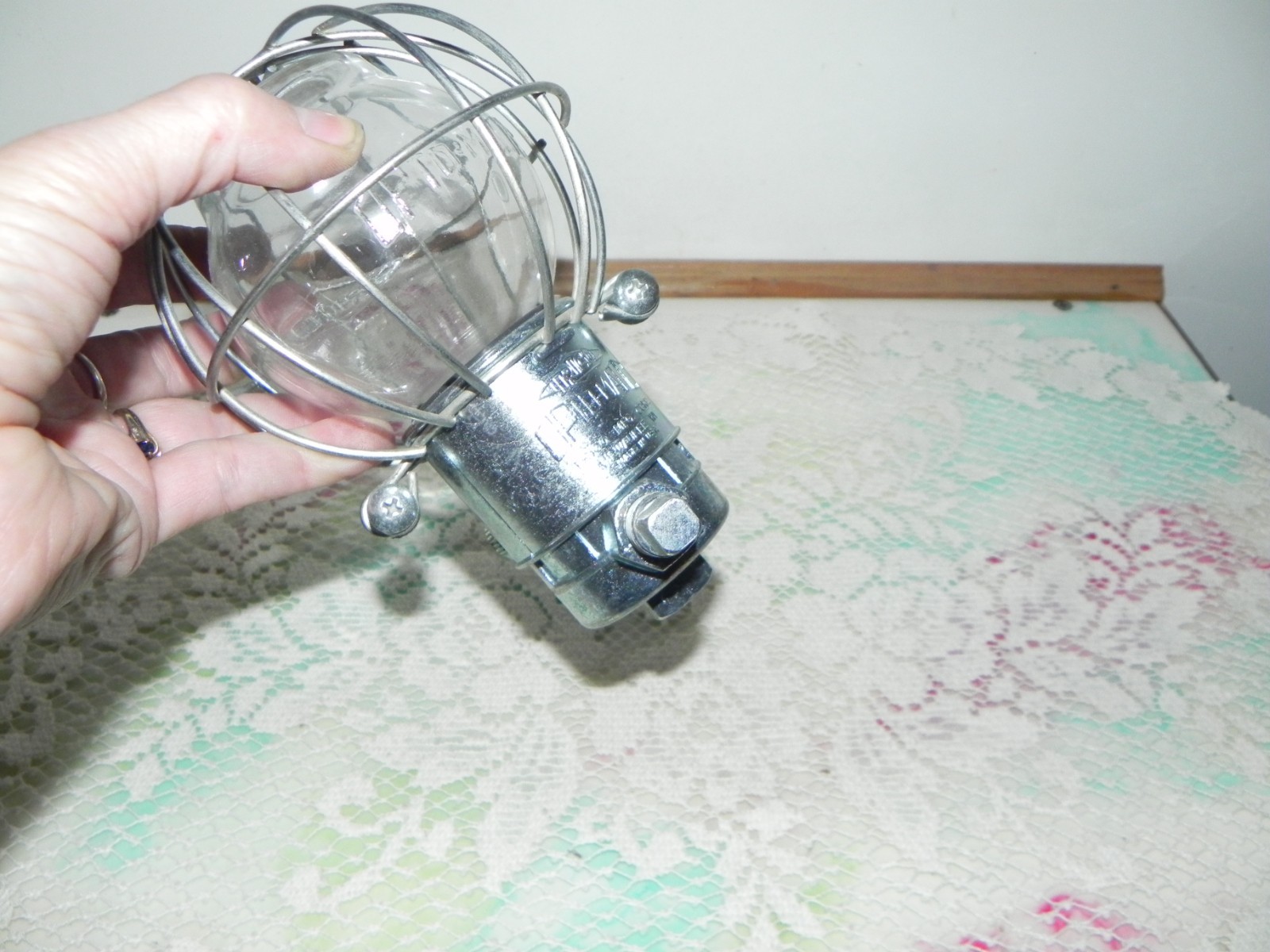 Trico Opto-Matic #5 Constant level oiler 1/4″ NPT, 8oz Globe w/ cage 30006