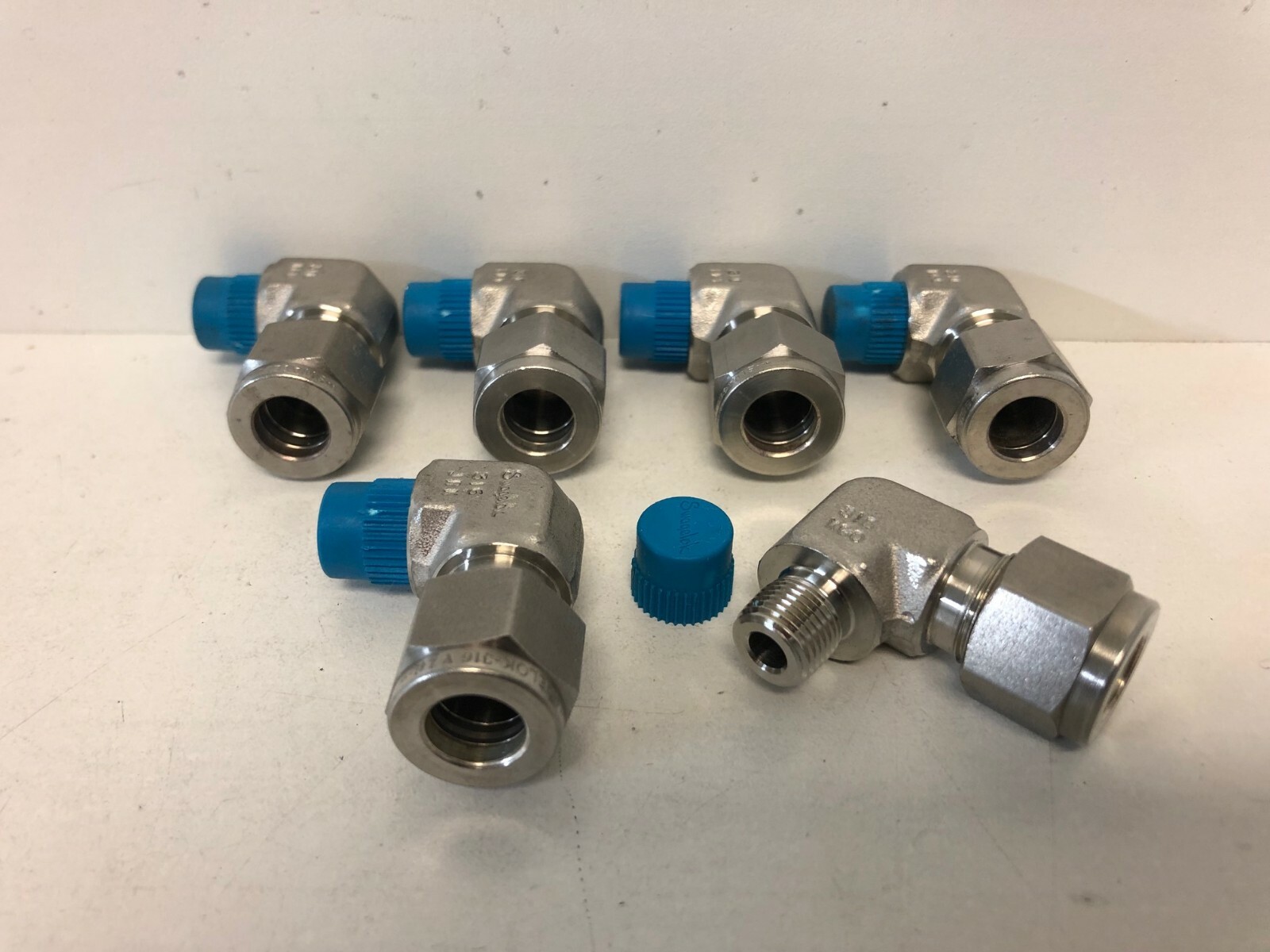 LOT 6 NEW GENUINE! SWAGELOK 5/16″ TUBE X 1/8″ MNPT SS ELBOW FITTINGS SS-500-1-2