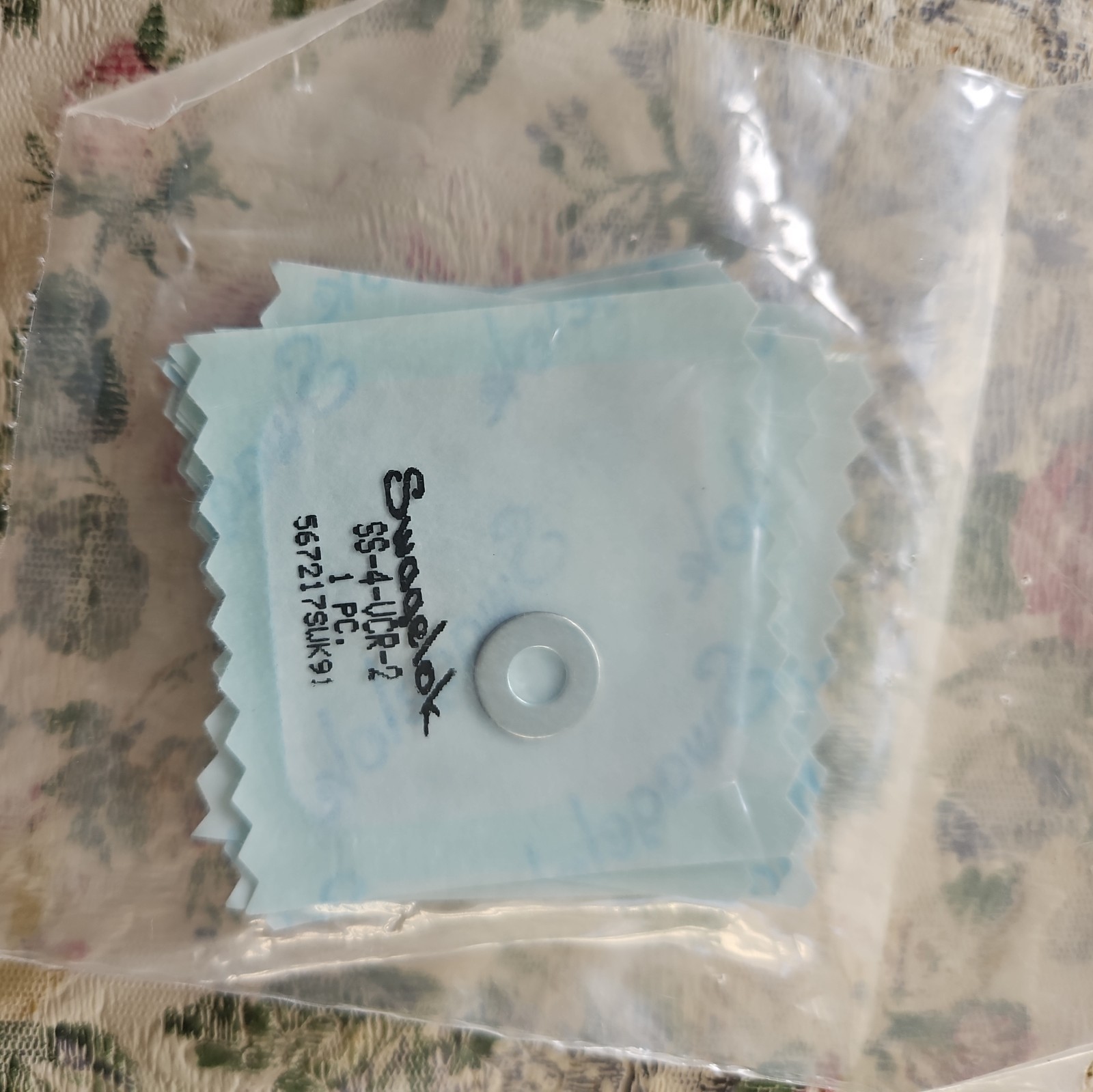 SWAGELOK/Cajon SS-4-VCR-2, SS4VCR2, VCR Face Seal Fitting 1/4″, LOT OF 10