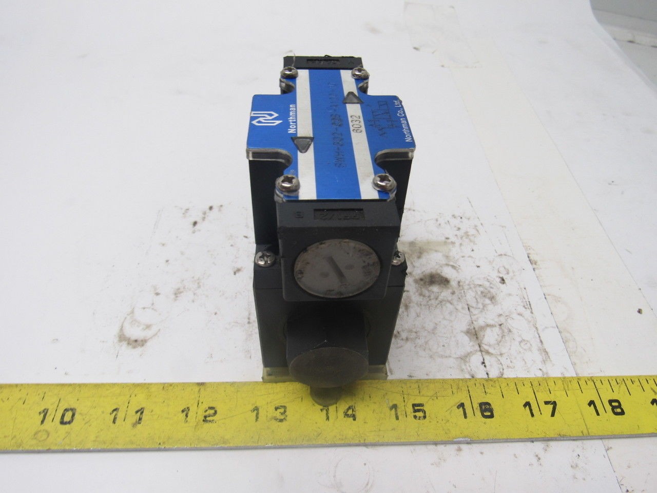 Northman SWH-G02-C2B-A120-10 Hydraulic Directional Valve 110V Single Solenoid