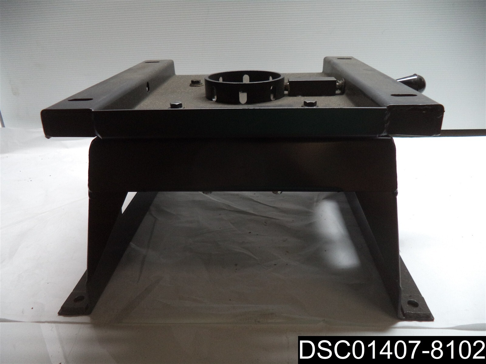 C-WM 1934, 17-1/2″ X 17-1/2″ X 9-3/4″ TURN TABLE LOCKING BASE