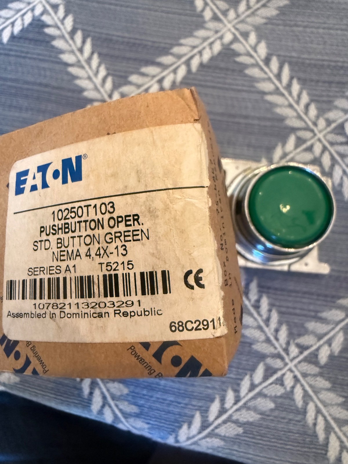 Cutler-Hammer 10250T103 SER. A1 NSMP Operator Button Green New Old Stock