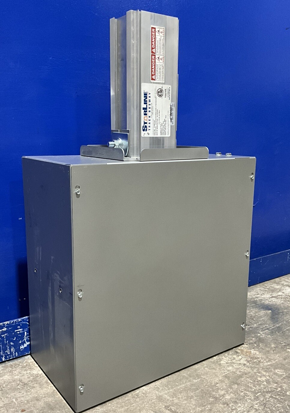 Starline 250 Amp 415Y/240V Tap Box Cat No. UF250T5CGR-RRSN-0100C-STD0-M43W3 🟦