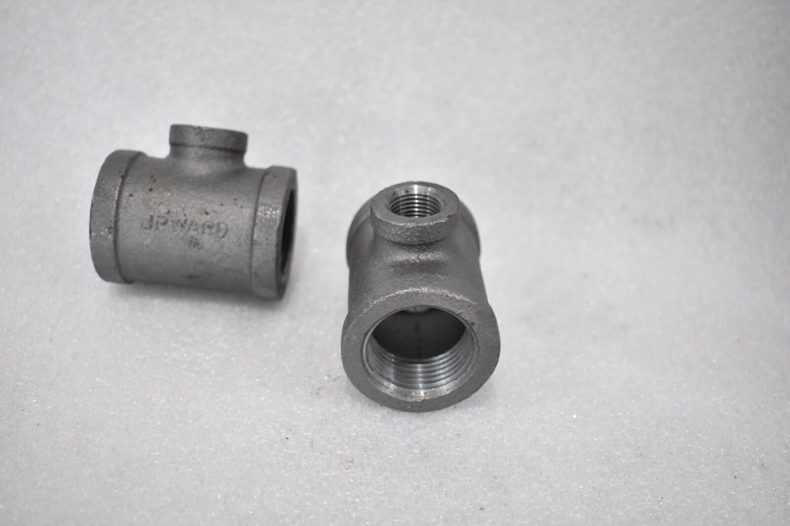 WARD MANUFACTURING T-PIPE COUPLING IRON 1-1/4″x1-1/4″x5/8″ (LOT OF 2)
