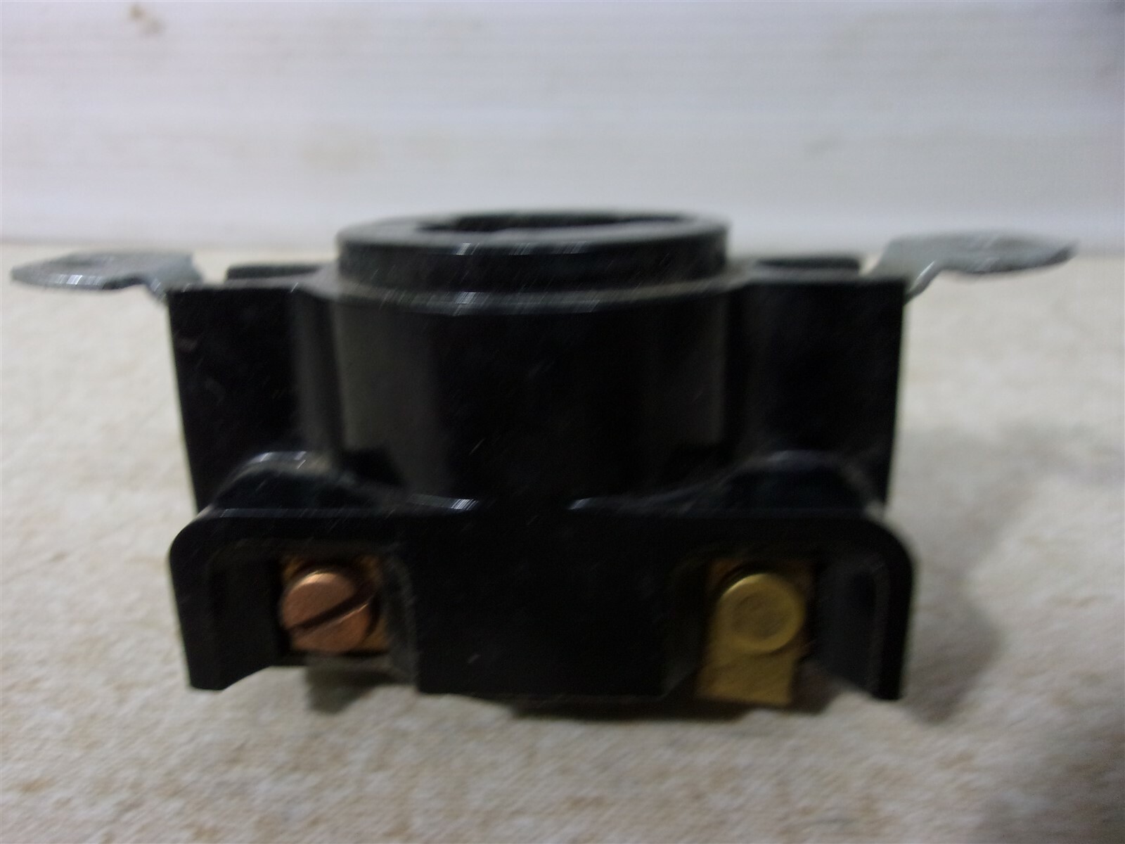 Hubbell Hubbellock 10A 25VDC 460VAC Hospital Grade Outlet *FREE SHIPPING*