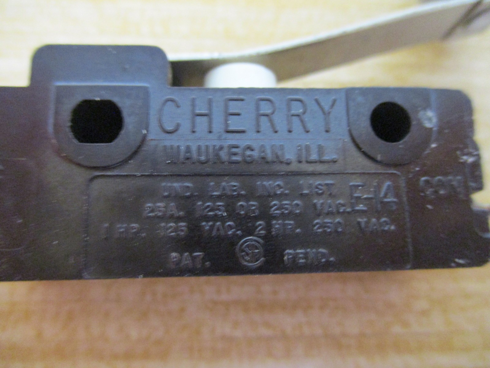Cherry E14 Snap Switch