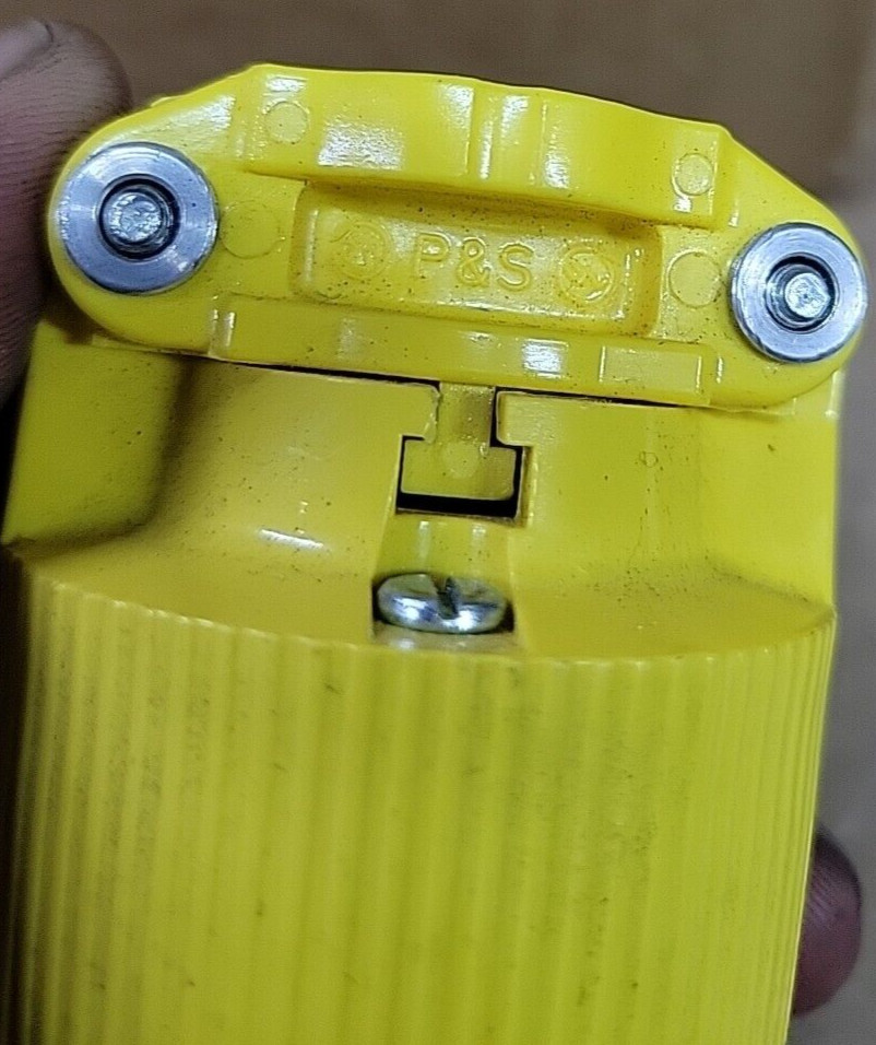 Pass and Seymour L5-20 Turnlok Female Plug 20 Amp 125 Volt