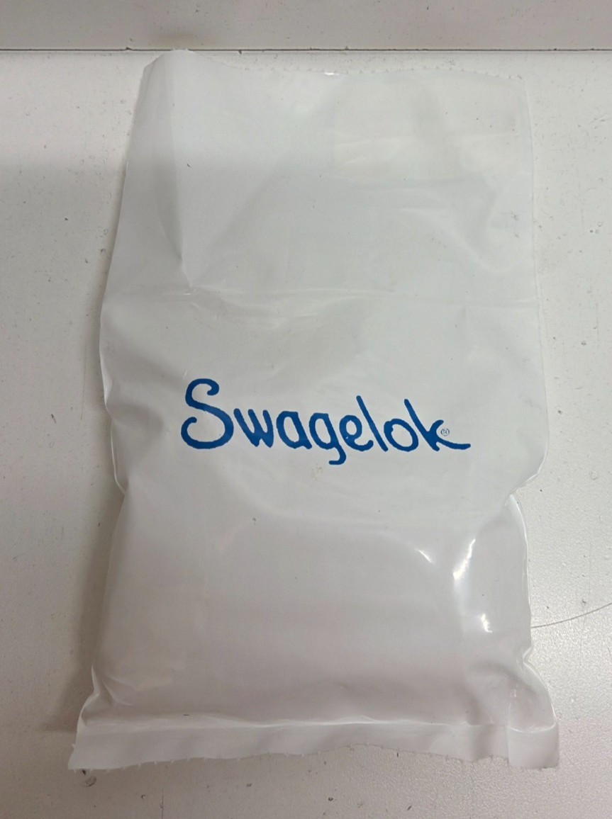 NEW IN BAG! SWAGELOK 3/4″MNPT X3/4″MALE FINETHREAD FLARE PFA ELBOW PFA412FTF2121