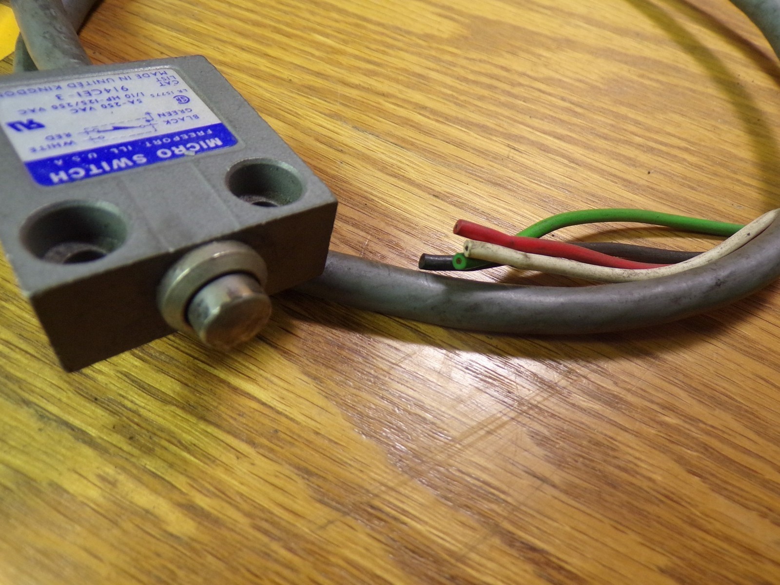 Micro Switch 5A 250VAC 914CE1-3 *FREE SHIPPING*