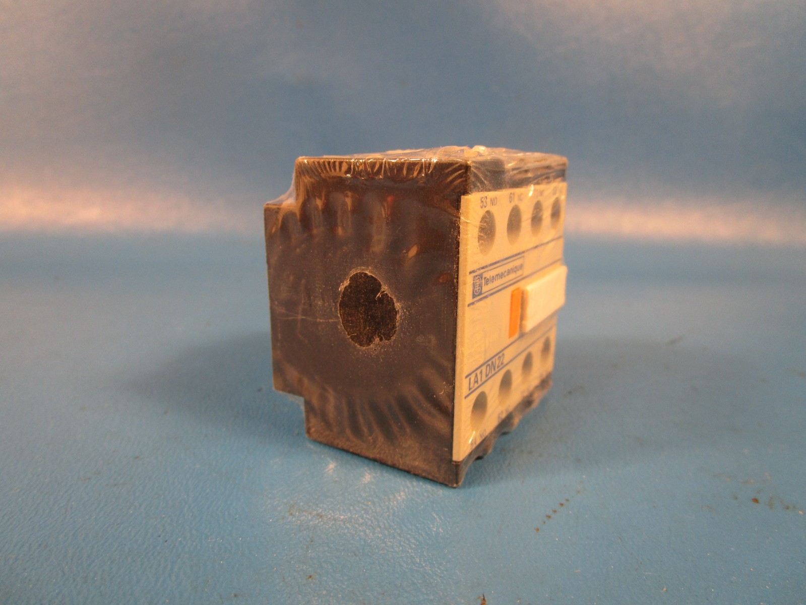 Telemecanique LA1 DN22, AUXILIARY CONTACT, BLOCK TYPE, 2 NO / 2 NC, 6 AMP