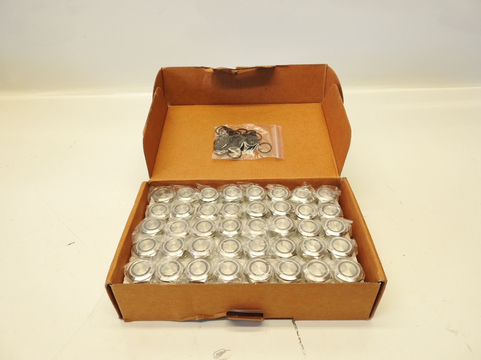 Lot Of 40 Mouser PV4F2B0SS-335 E-Switch EG5293-ND