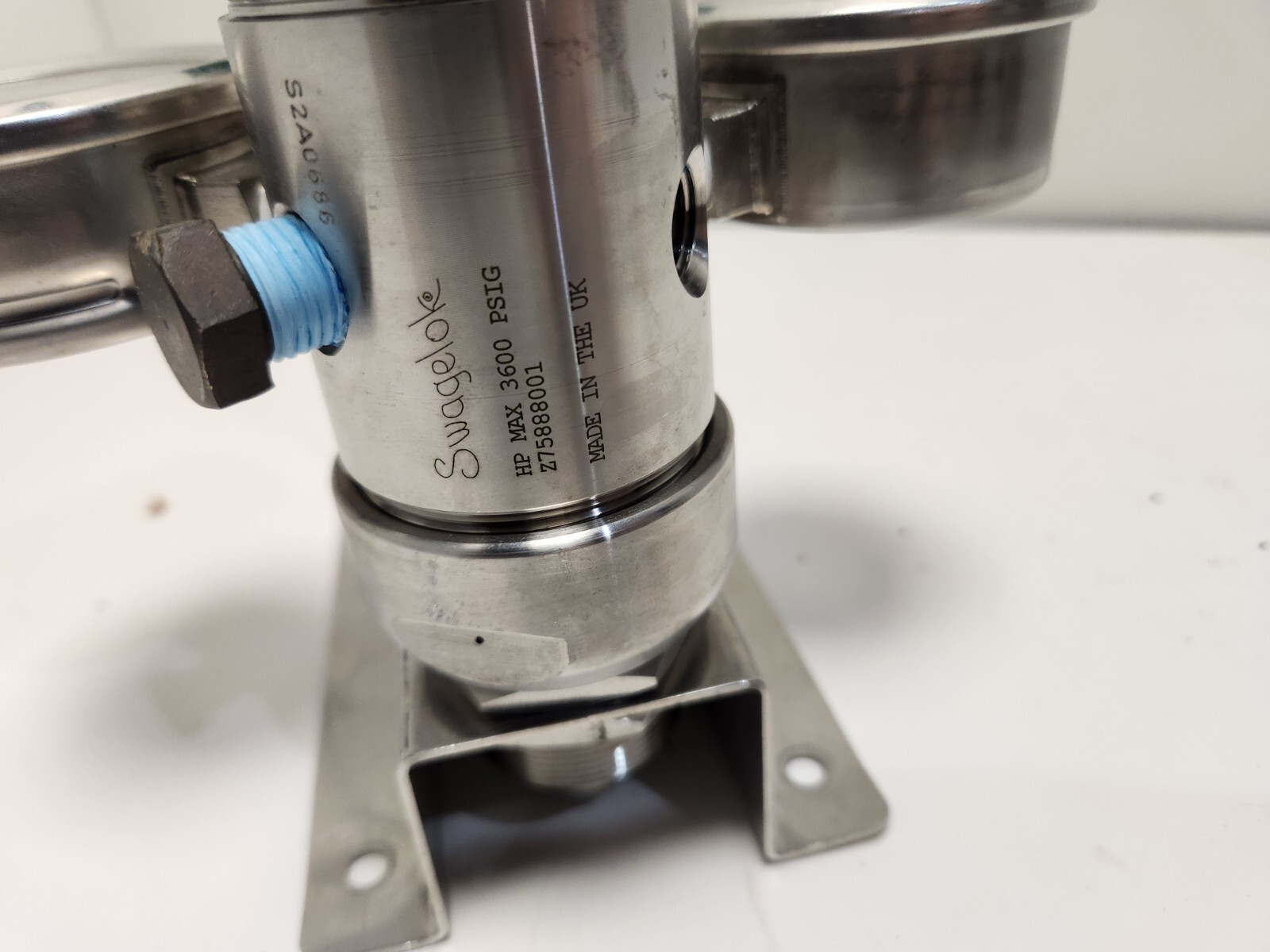 SWAGELOK KCM Series Gas Cylinder Changeover Regulator KCM1GJL412AD0G14