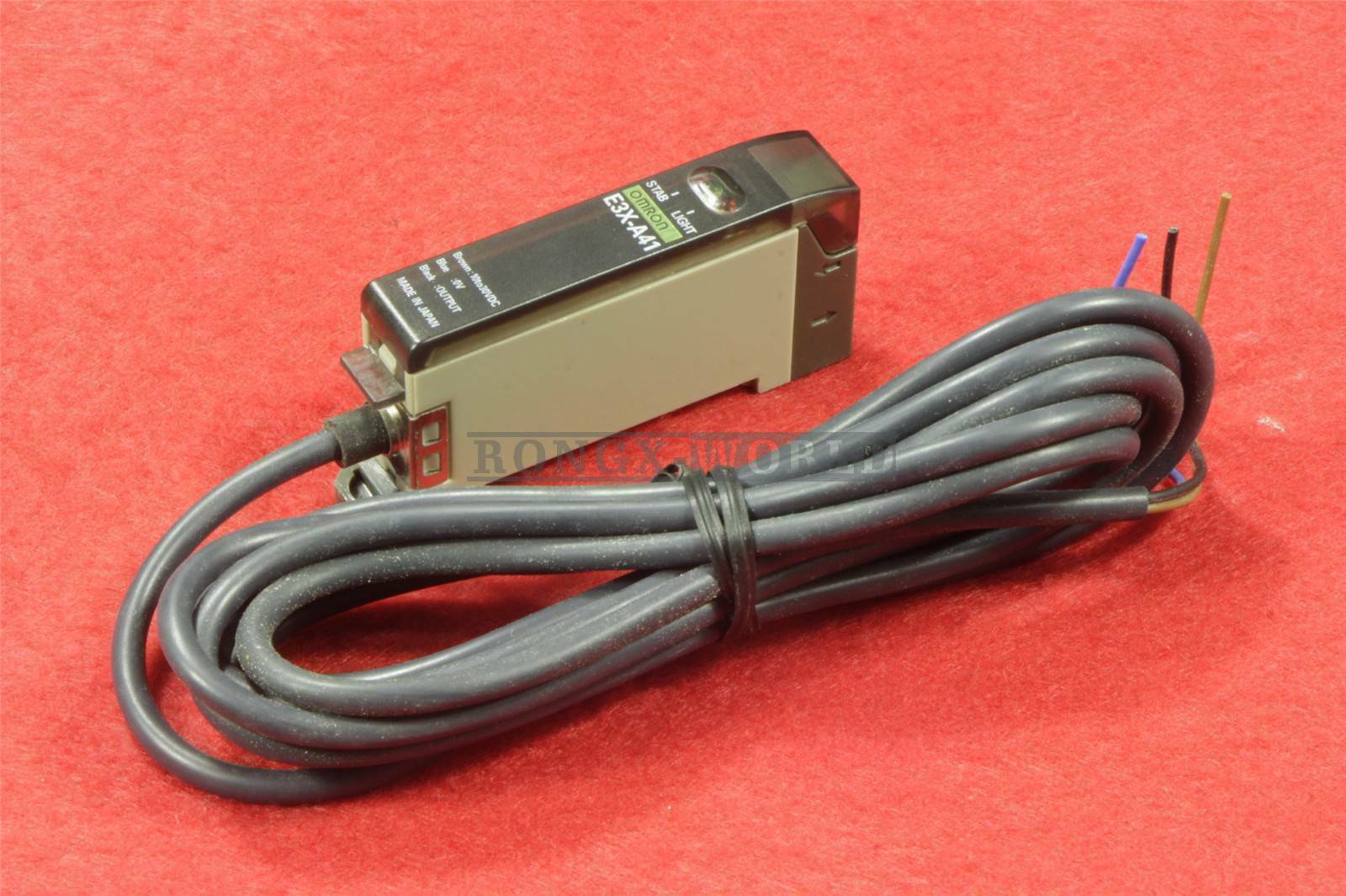 ONE New in Box Omron Photoelectric Switch Sensor E3X-A41 E3XA41