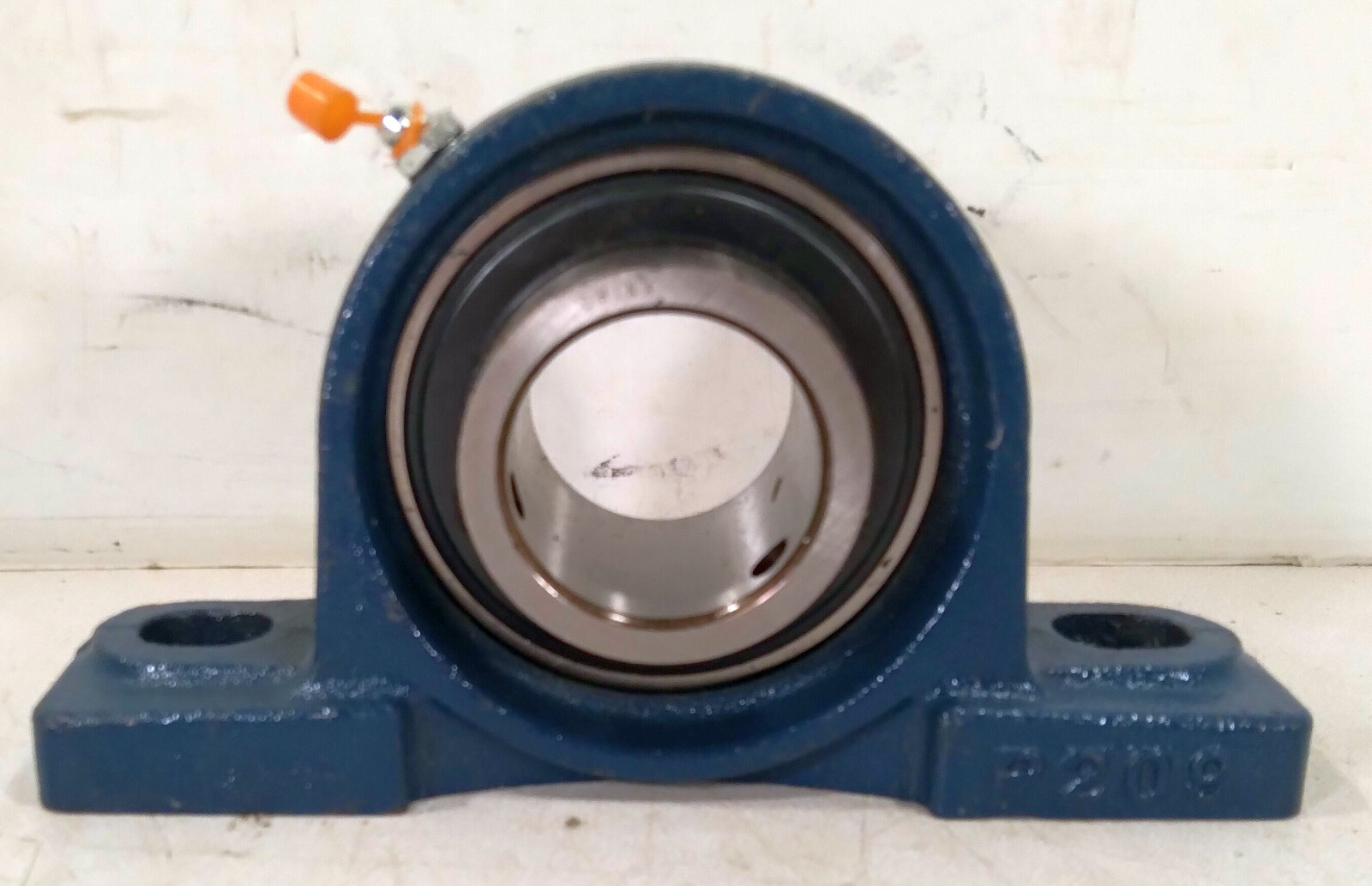 1 NEW UNBRANDED P209 W/UC209-27 INSERT PILLOW BLOCK BEARING NNB ***MAKE OFFER***