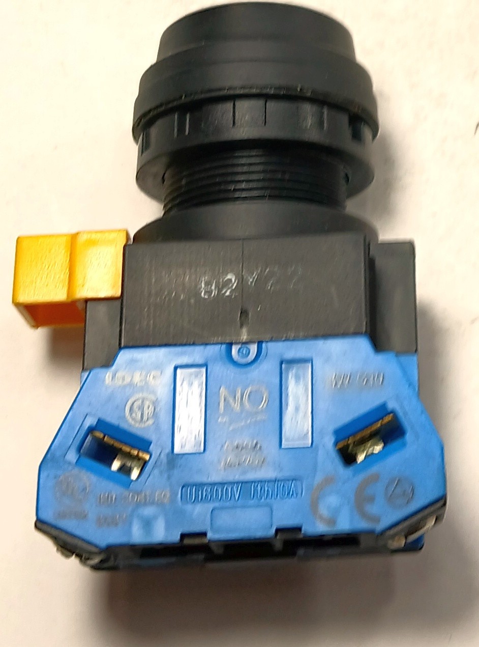 1 USED IDEC HW-CB10/ HW-G10 CONTACT BLOCKS W/ KEY SWITCH (NO KEY) **MAKE OFFER**