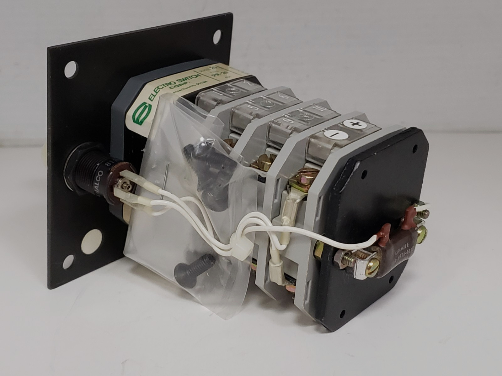 ELECTROSWITCH PR-20-20PZD 1302C8 001 8329 ROTARY CAM SWITCH 4 POS MAINTAINED NNB
