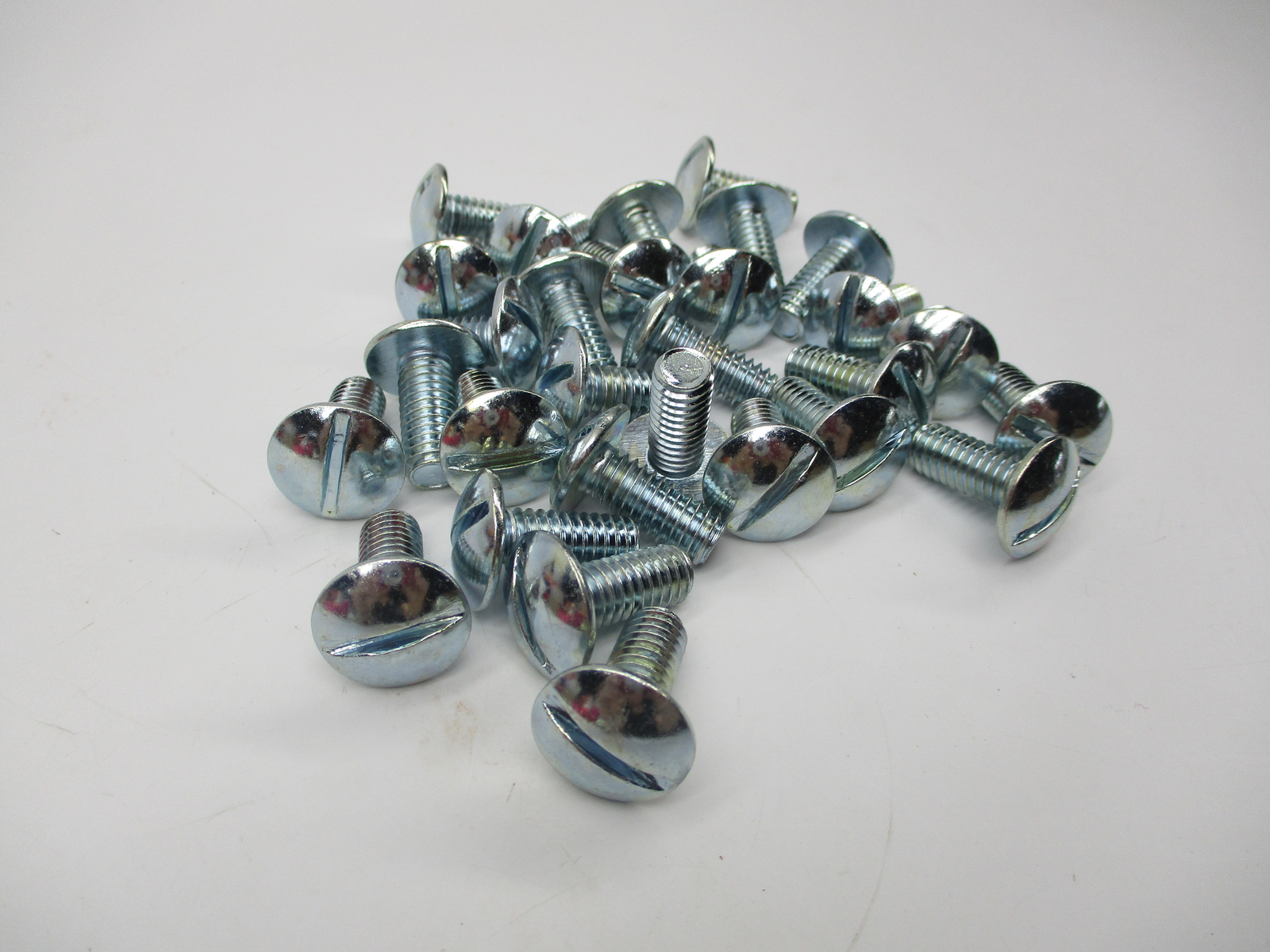 INDUSTRIAL SPARE 5/16IN-18 UNC X 3/4IN SCREW LOT OF 30 NSNP