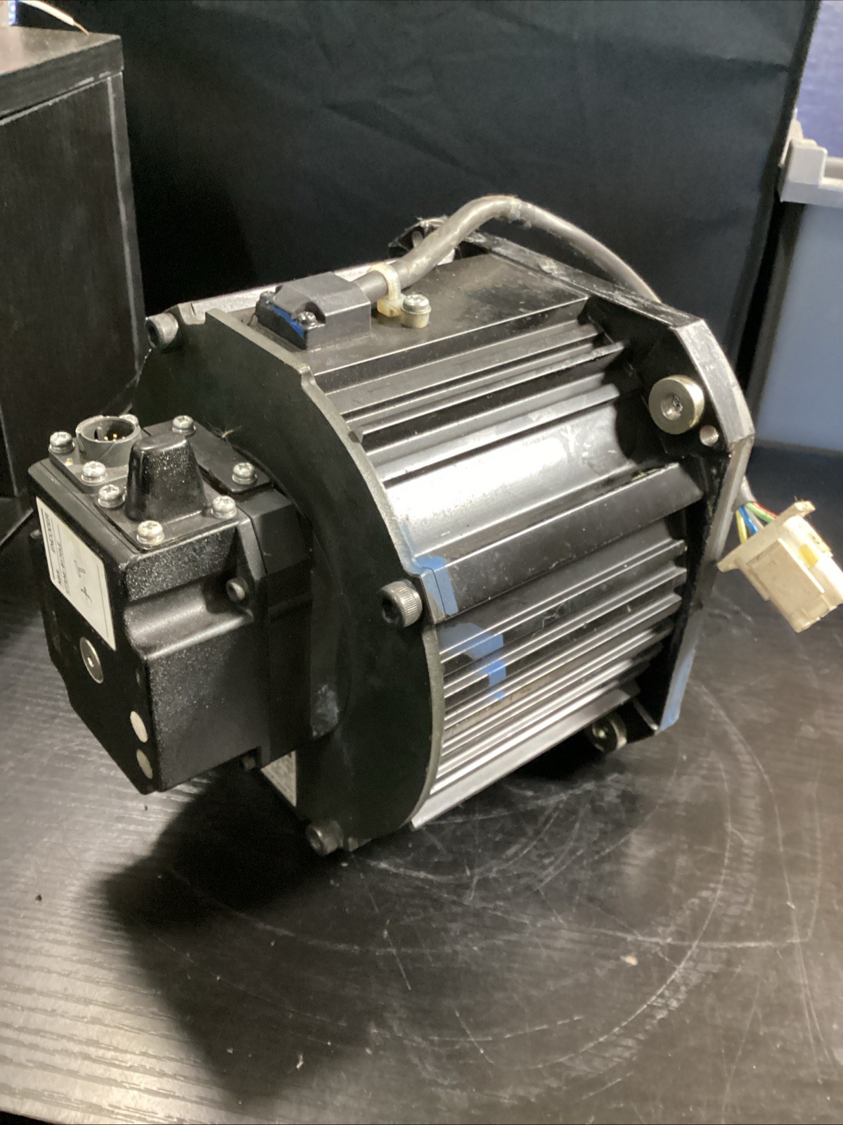 Yaskawa SGMRS-12A2B-YR12 AC Servo Motor 1150W 5.49 N•m 2000 r/min Used #2