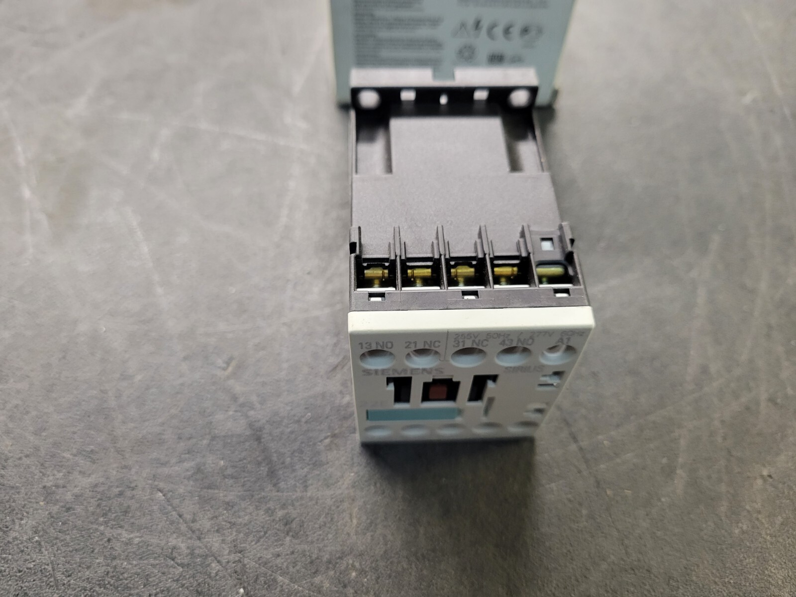 Siemens 3RH1122-1AU60 Contactor.