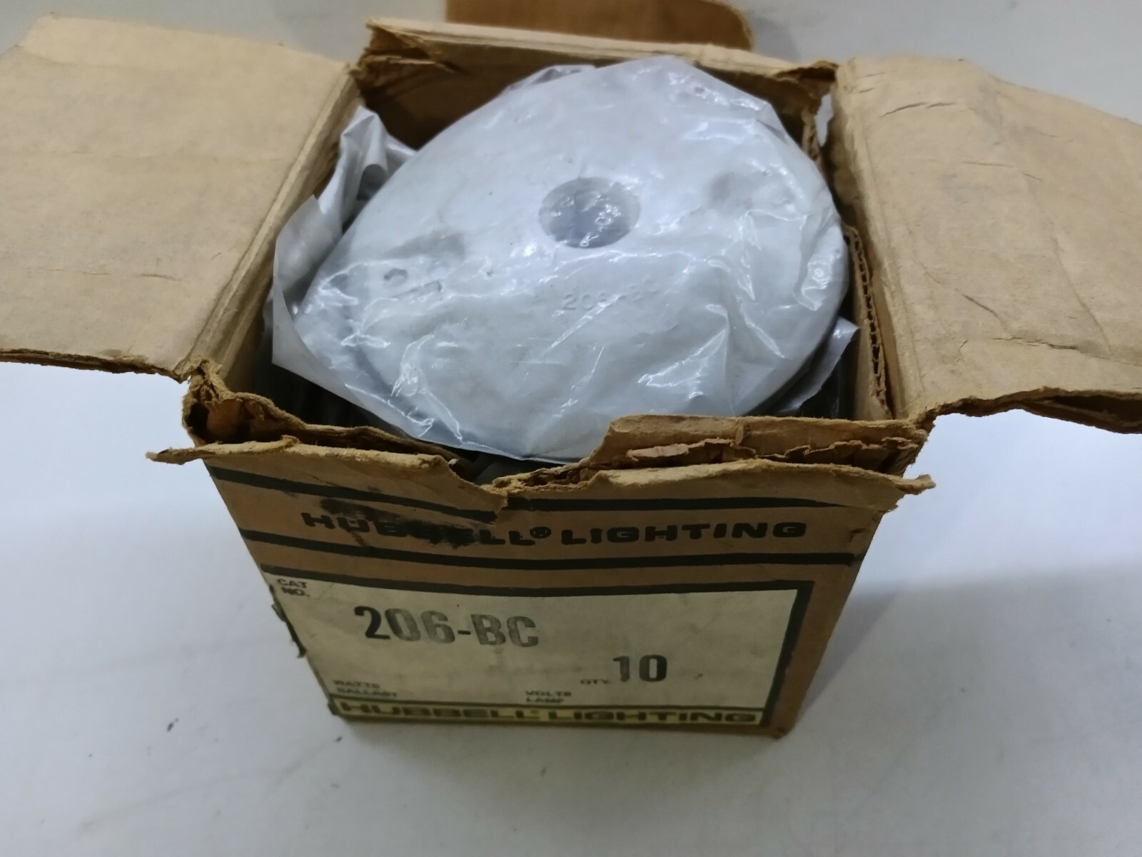 Box of 8 HUBBELL 206-BC CLUSTER COVER ROUND 1 HOLE 1/2″ NPT Gray Junction Box