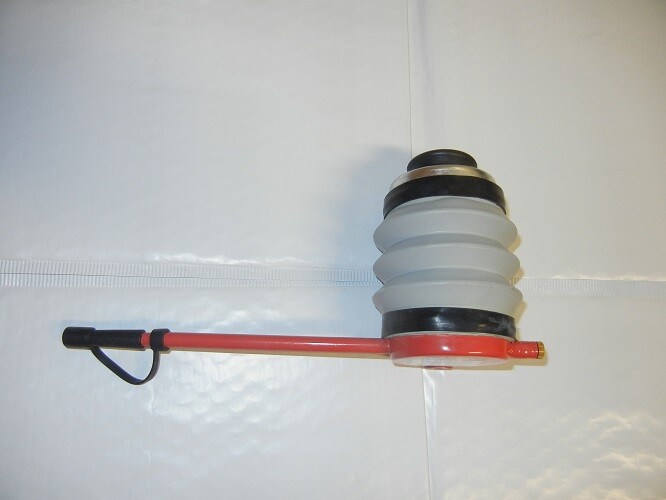 Eaton Getz Bellow Duster Red – 1 each 530-GN (5 oz. Duster)
