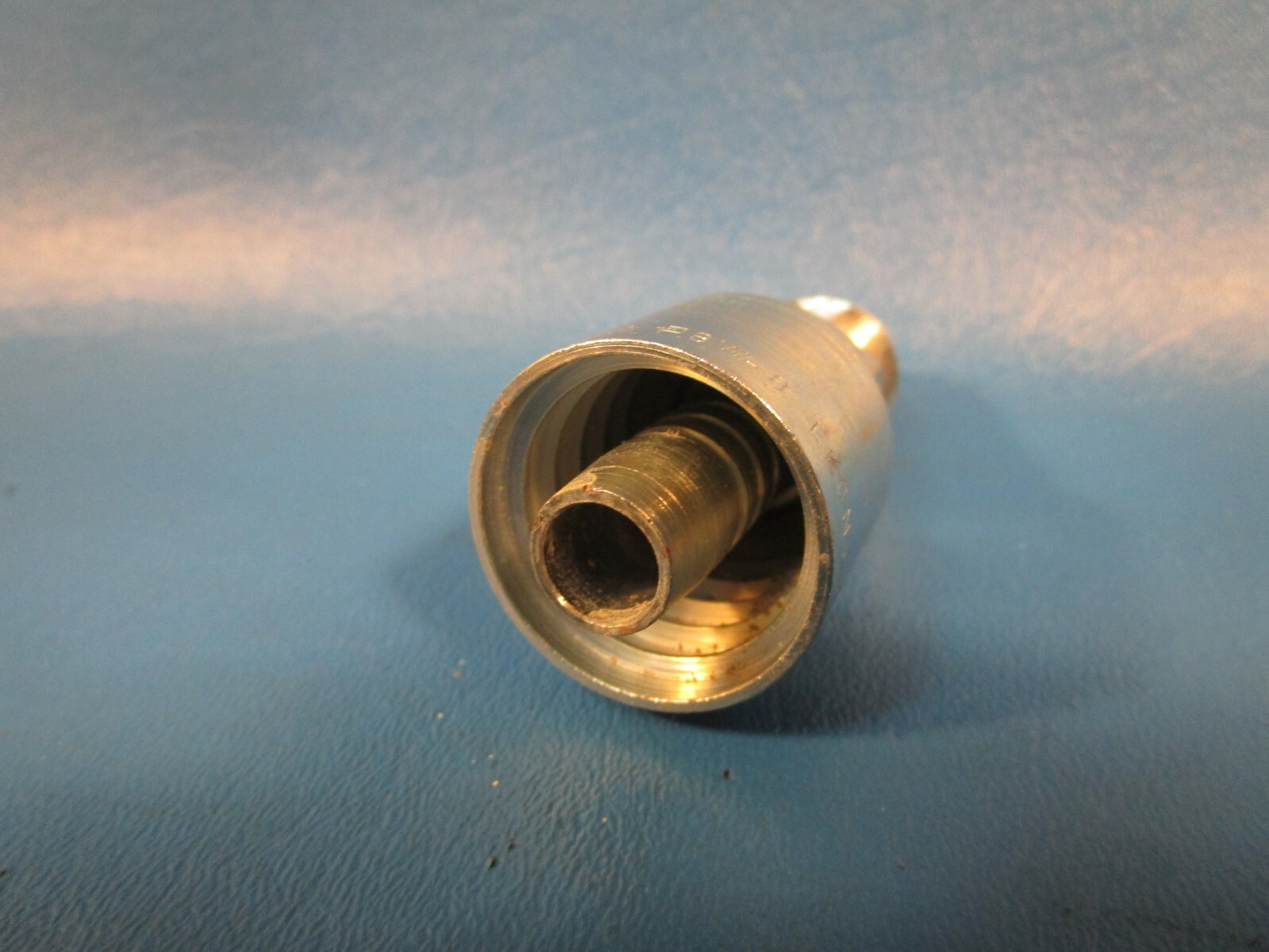 Box of 25 Parker 101BW-8-8, Hydraulic Hose Fitting, 1/2″ Hose x 1/2″ MNPT Crimp