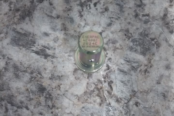 Enerpac MZ4007 2.5 Ton Capacity Lock On Tube Connector