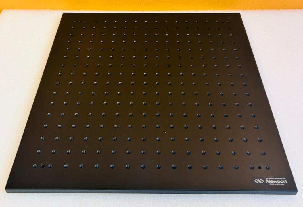 Newport SA2-18×18 18″ x 18″ x 1/2″, 1/4-20 Holes, Aluminum, Optical Breadboard.
