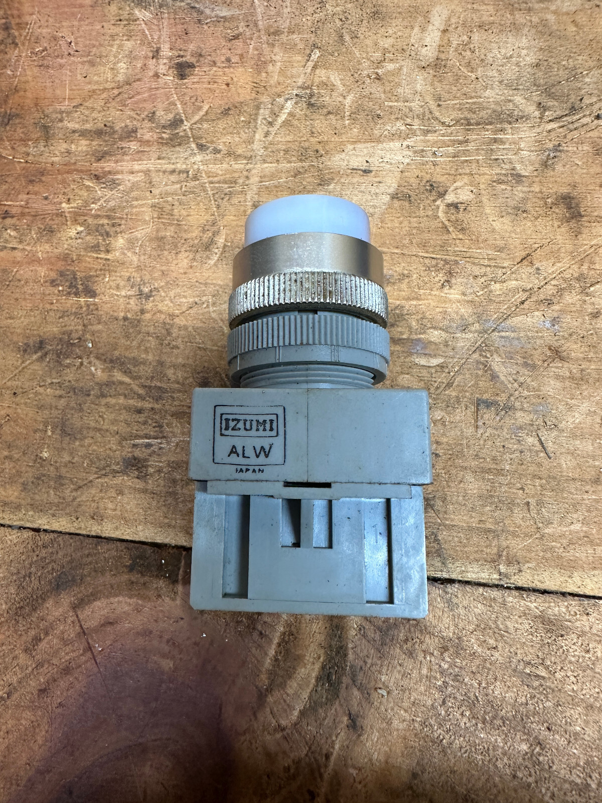 IZUMI IDEC ALW 24VDC LAMP PUSH BUTTON SWITCH