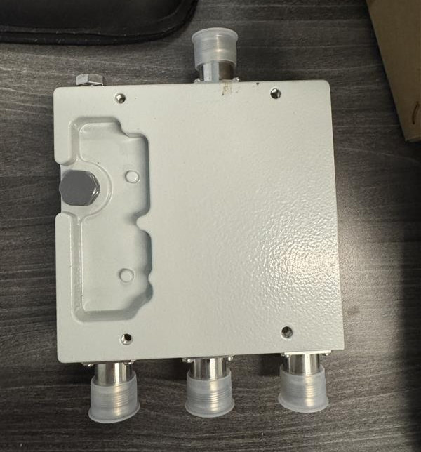 600,700,850/AWS-1,AWS-3,PCS,WCS,BRS/CBRS Triplexer/Combiner (931C-1444-3390-D43)