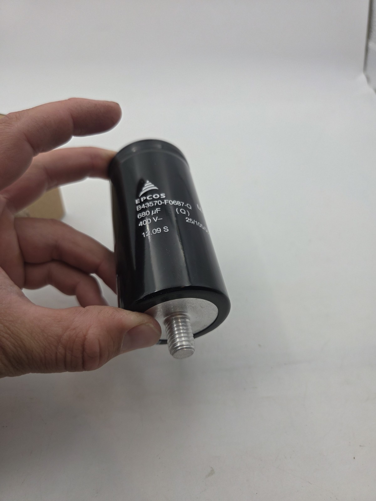 Epcos B43570-F0687-Q Capacitor B43570F0687Q 400V